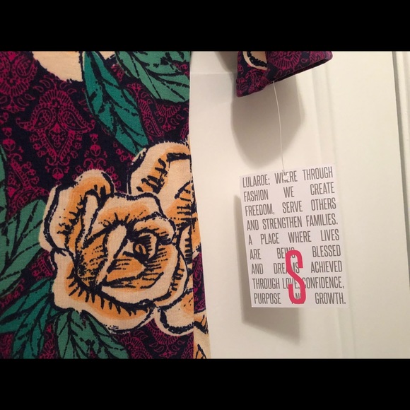 LuLaRoe Irma,SM/yellow roses/pattern burg back/new - Picture 2 of 6